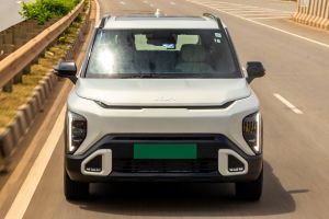 Driving: Front View Image of Syros EV