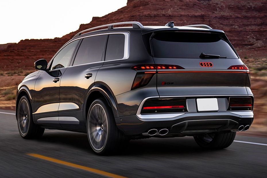 Driving: Rear Left Three Quarter View Image of SQ9