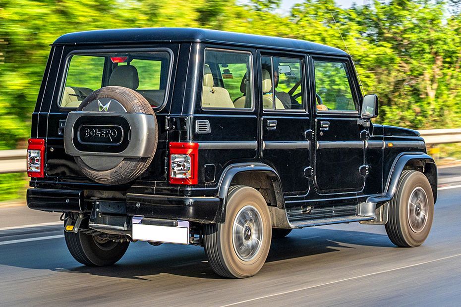 Driving: Rear Right Three Quarter View Image of Bolero