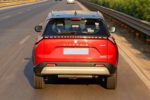 Driving: Rear View Image of Victoris