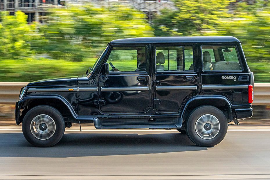 Driving: Side Profile (Left) View Image of Bolero