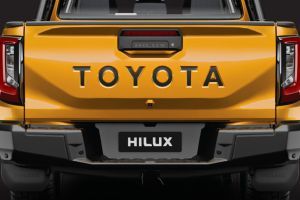 Brand Logo (Front) Image of Hilux