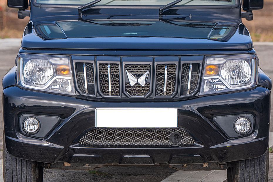 Front Grille Image of Bolero
