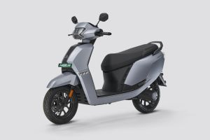 Front Left Quarter View View of Nexus