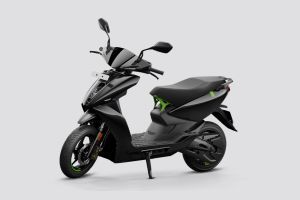 Front Left Quarter View View of 450S