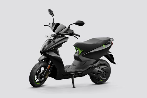 Front Left Quarter View View of 450S