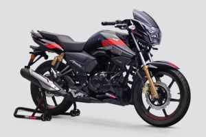 Front Right Quarter View of Apache RTR 180