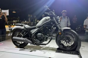 Front Right Quarter View of Rebel 300