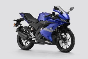 Front Right Quarter View of R15S
