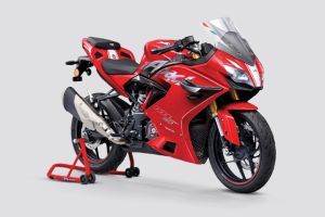Front Right Quarter View of Apache RR 310