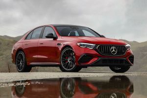 Front Right Quarter View Image of AMG E 53