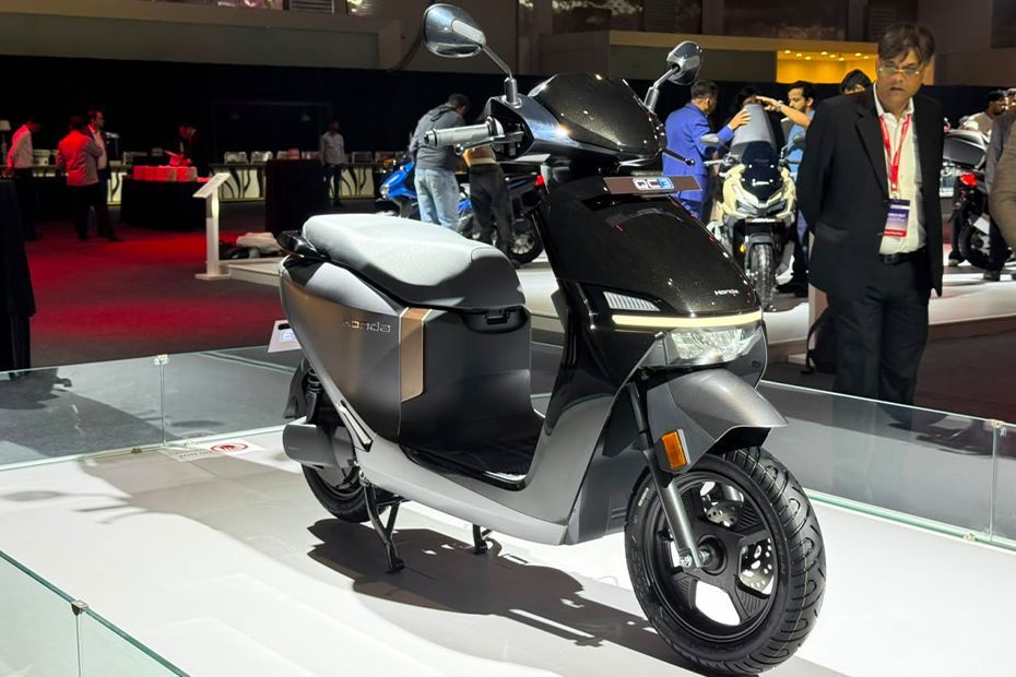 Front Right Quarter View of QC3