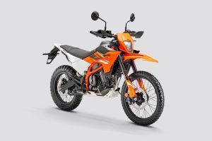 Front Right Quarter View of 390 Enduro R