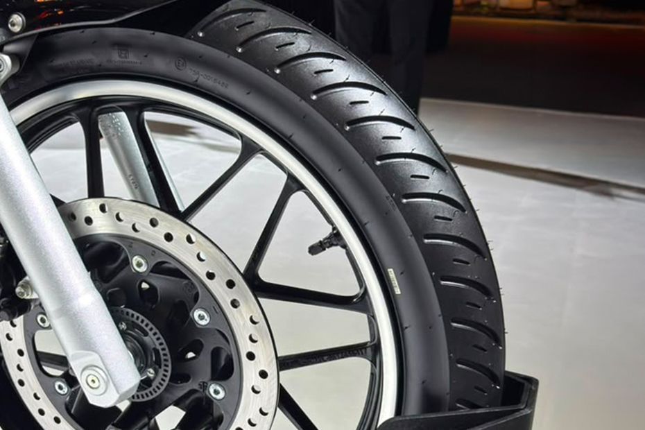 Front Tyre of CB 500