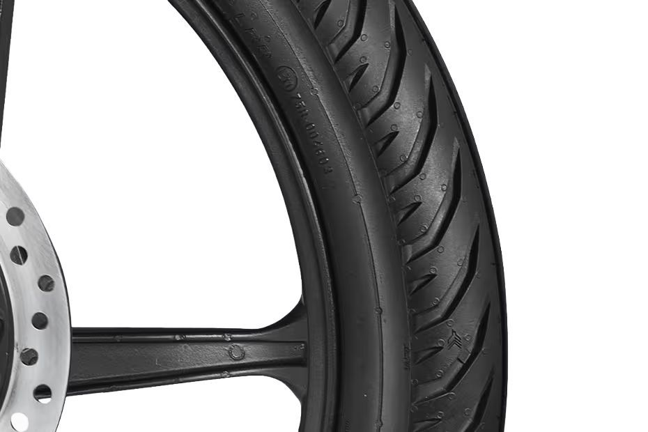 Front Tyre of Super Splendor XTEC