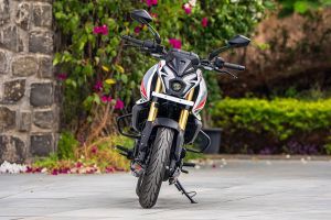 Front View of Pulsar NS400Z