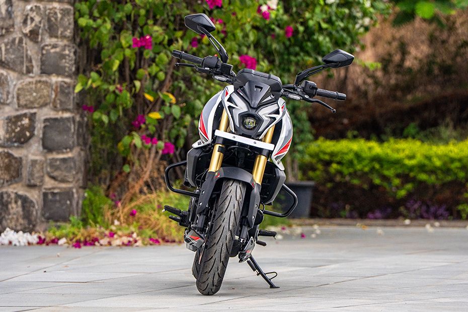 Front View of Pulsar NS400Z