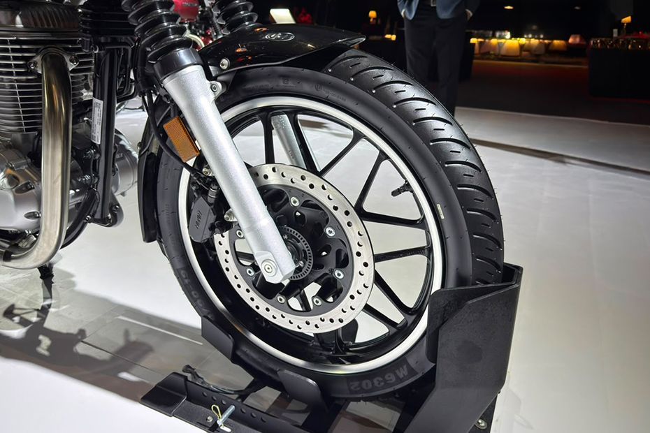 Front Wheel of CB 500