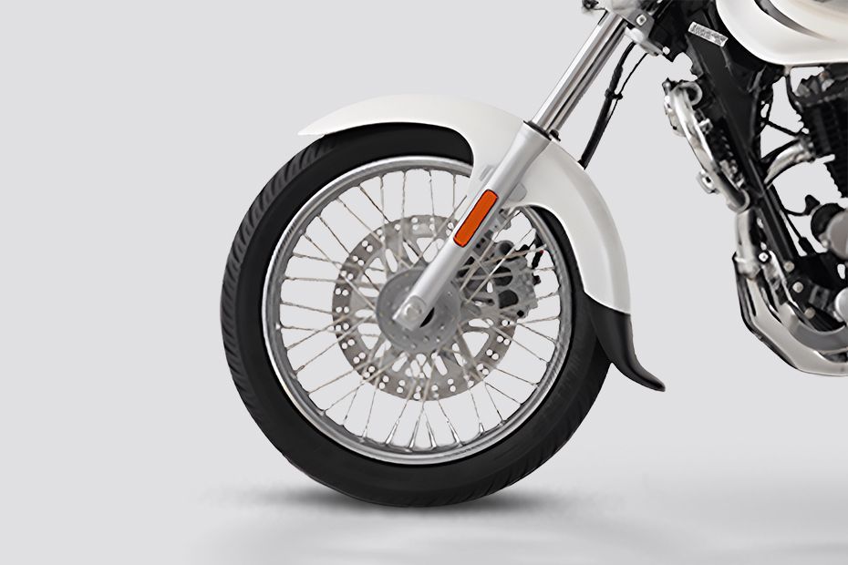 Front Wheel of Avenger Cruise 220