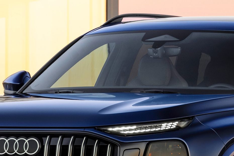 Front Windshield and Wiper Image of Q9