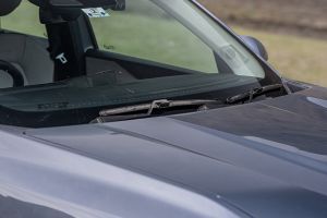 Front Windshield and Wiper Image of Tekton