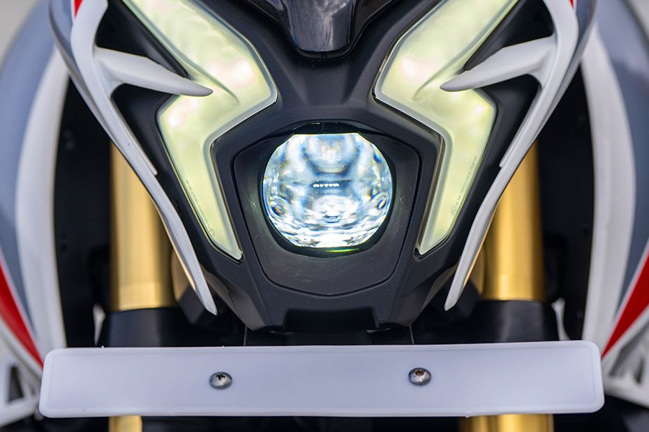 Headlamp of Pulsar NS400Z