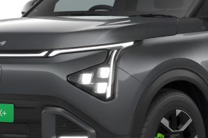 Headlight Image of Carens Clavis EV
