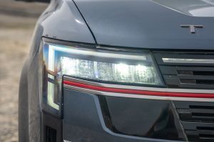Headlight Image of Tekton