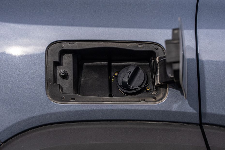 Fuel Lid (Open) Image of Tekton