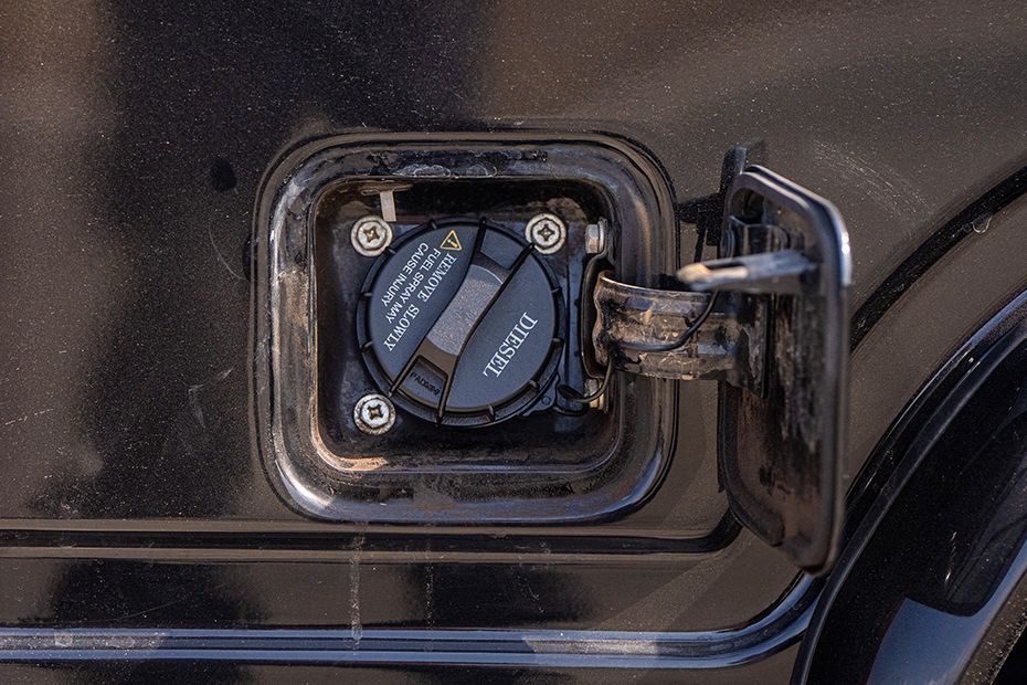 Fuel Lid (Open) Image of Bolero
