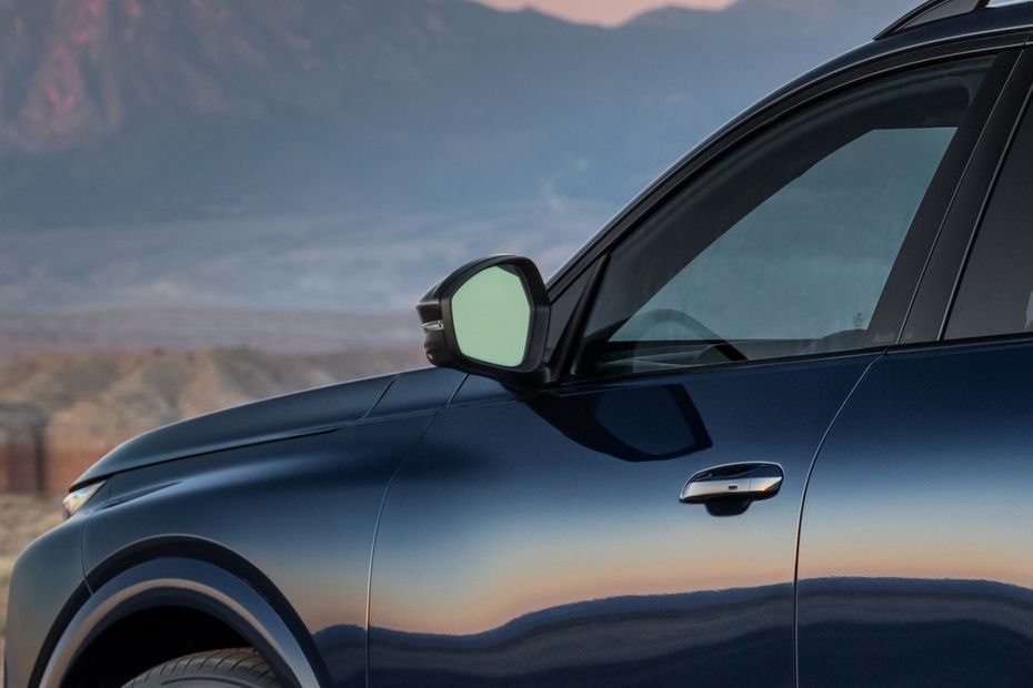 Outside Mirror Glass Image of Q9