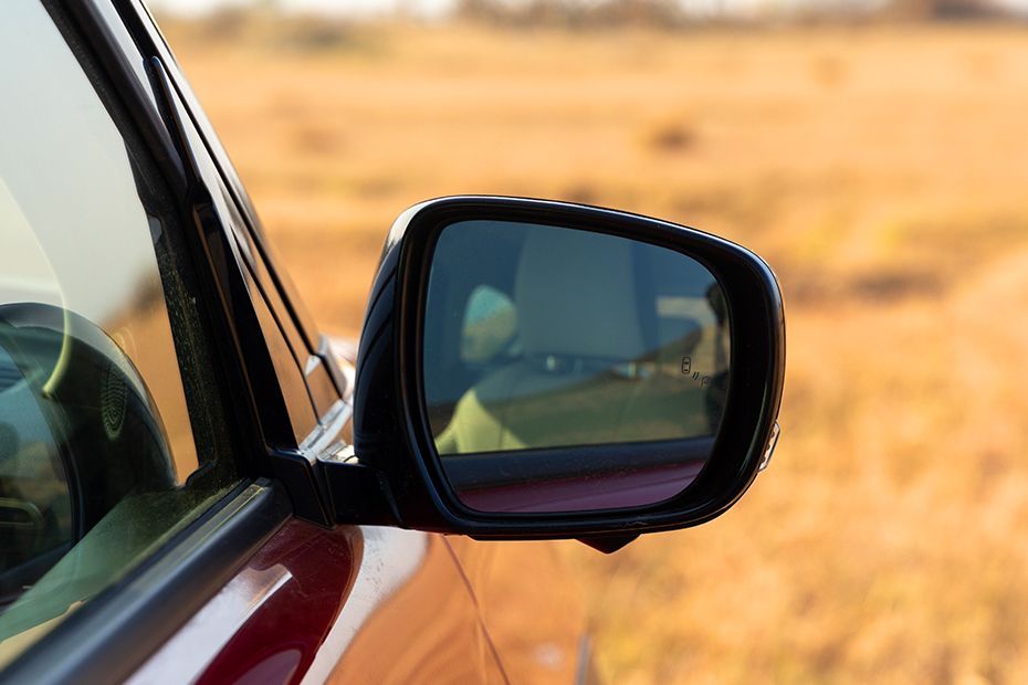 Outside Mirror Glass Image of Victoris