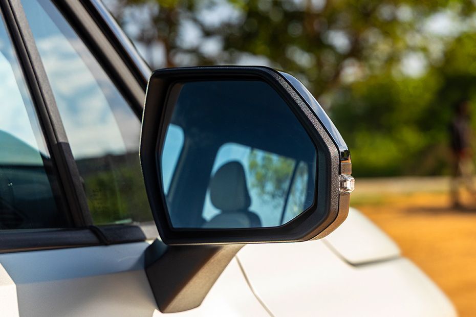Outside Mirror Glass Image of Syros EV
