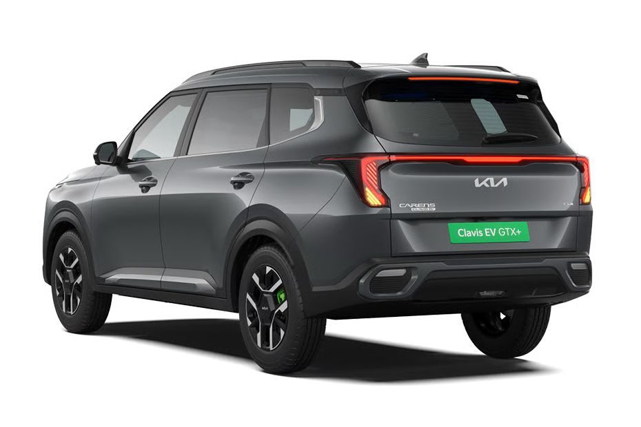 Rear Left Three Quarter View Image of Carens Clavis EV