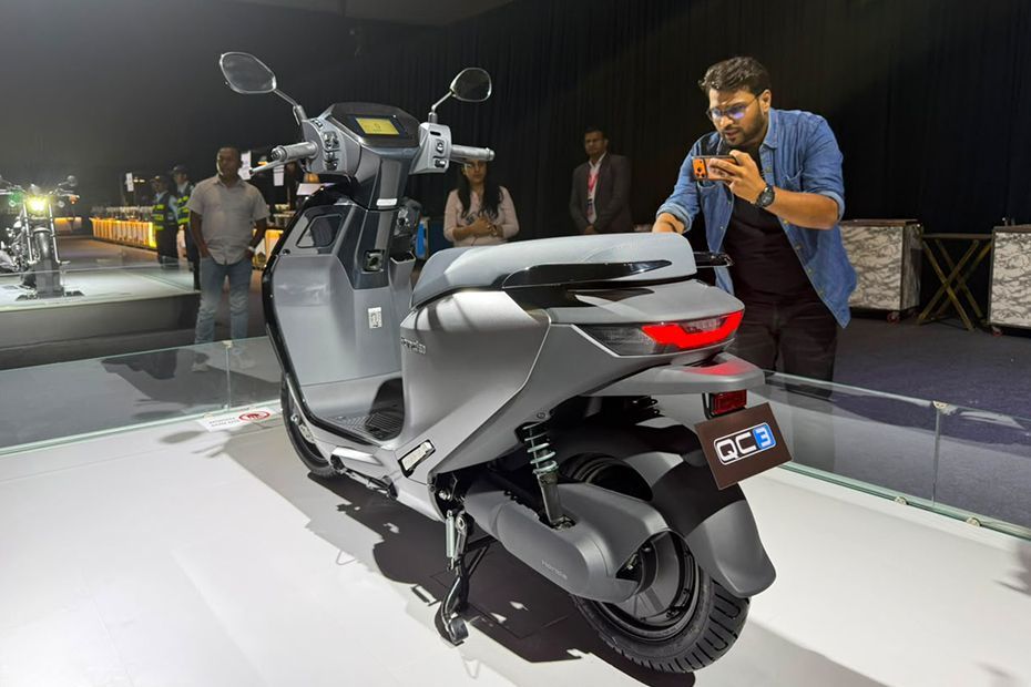 Rear Left Three Quarter View of QC3
