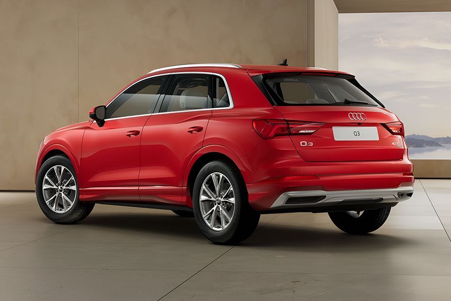 Rear Left Three Quarter View Image of Q3
