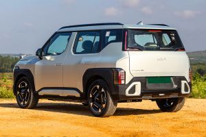 Rear Left Three Quarter View Image of Syros EV
