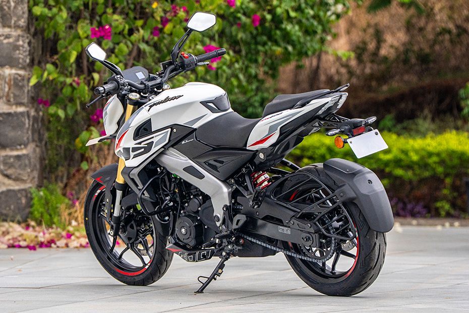 Rear Left Three Quarter View of Pulsar NS400Z