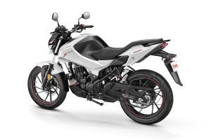 Rear Left Three Quarter View of Xtreme 160R