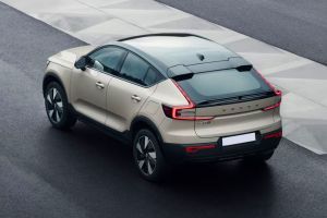 Rear Left Three Quarter View Image of EC40