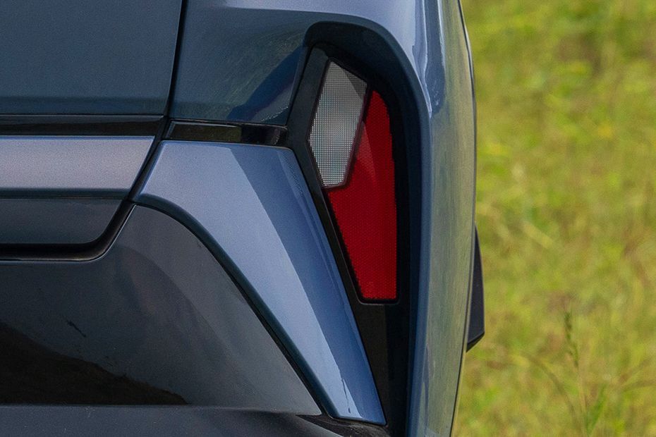 Rear Reflector Image of Curvv EV