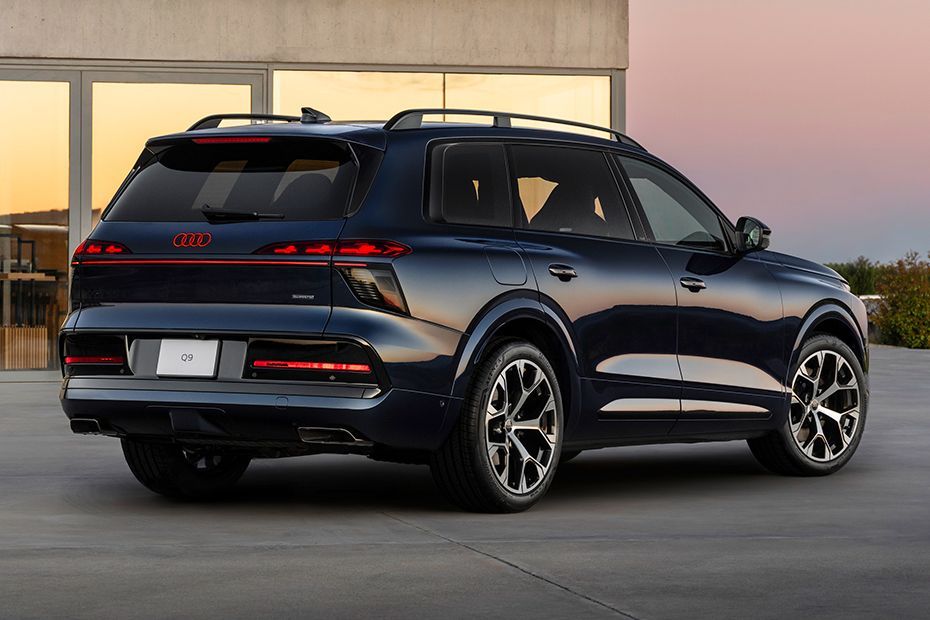 Rear Right Three Quarter View Image of Q9