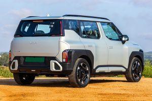 Rear Right Three Quarter View Image of Syros EV