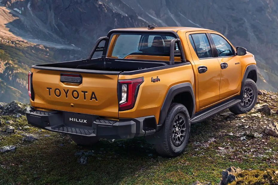 Rear Right Three Quarter View Image of Hilux