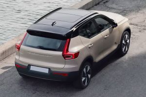Rear Right Three Quarter View Image of EX40