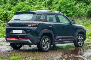 Rear Right Three Quarter View Image of Brezza