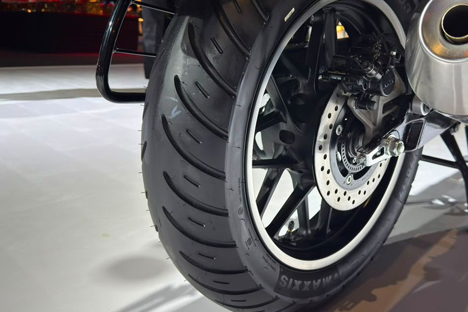 Rear Tyre of CB 500