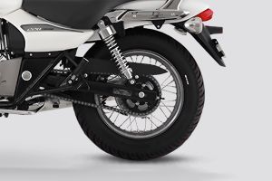 Rear Wheel of Avenger Cruise 220