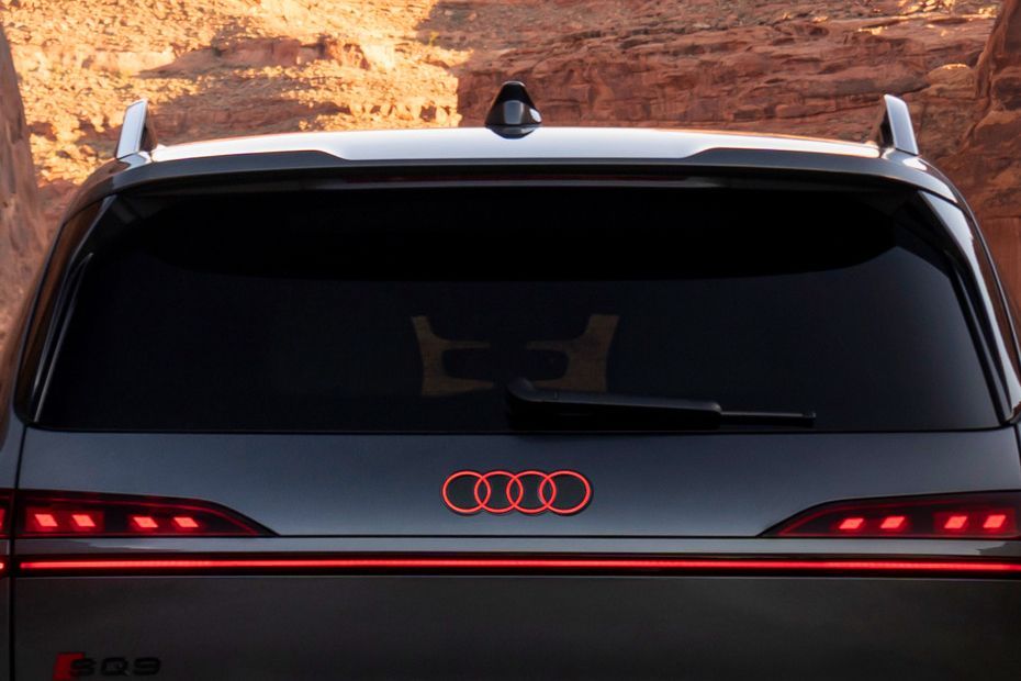 Rear WindShield Image of Q9