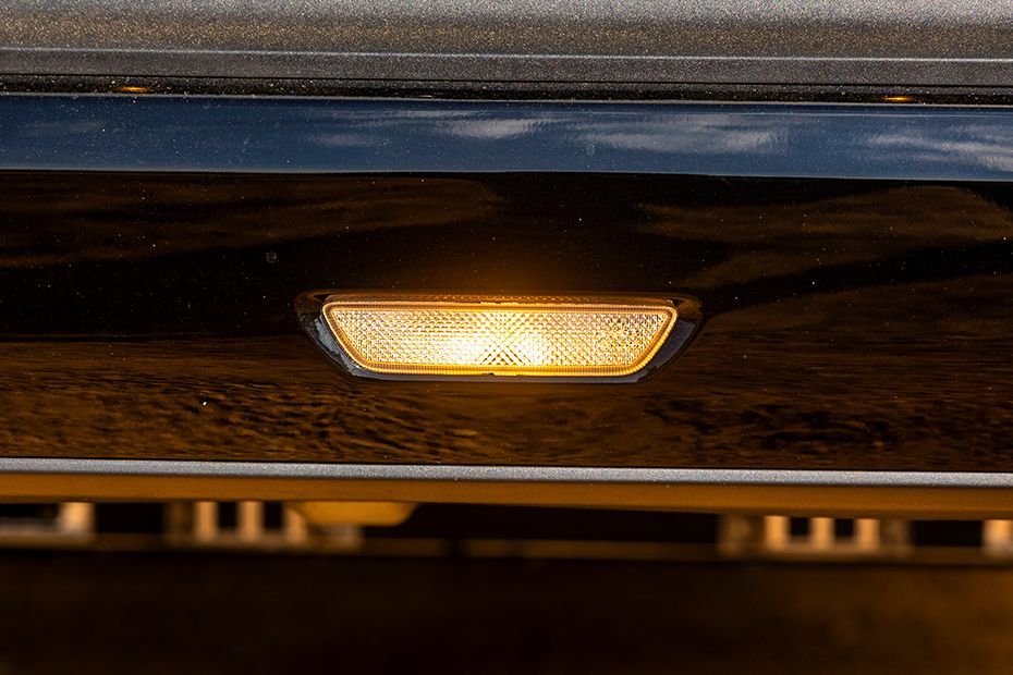 Reverse Lamp Image of Syros EV